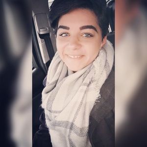 Meet your Posher, Alisha